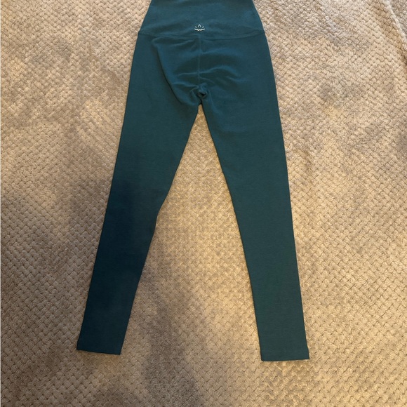 Beyond Yoga Spacedye Caught in the Midi Teal leggings {XS} - Picture 5 of 5